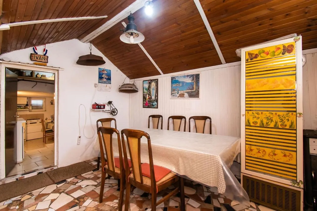 Apartment Ivan Vrsi Croatia