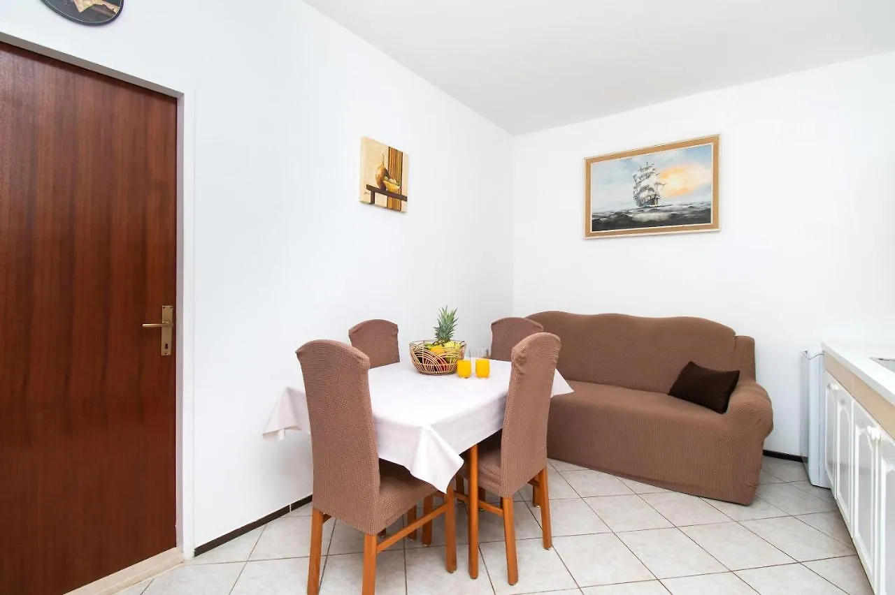 Apartment Ivan Vrsi Croatia