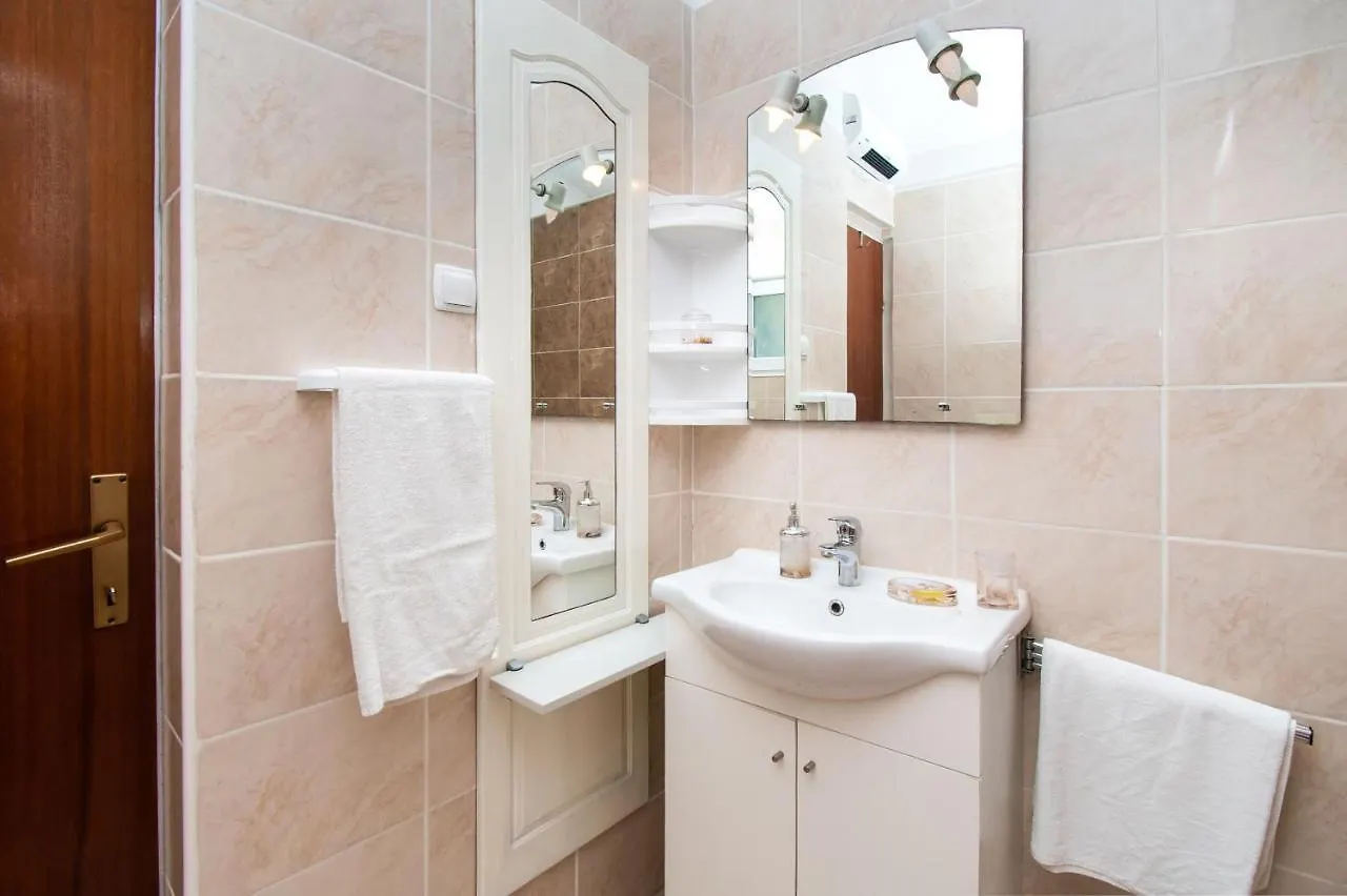 Apartment Ivan Vrsi Croatia