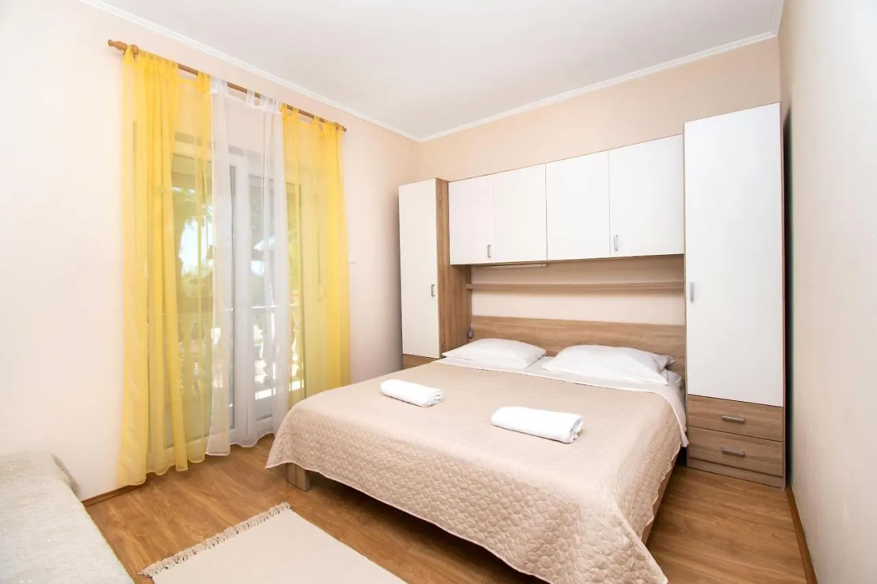 Apartment Ivan Vrsi Croatia