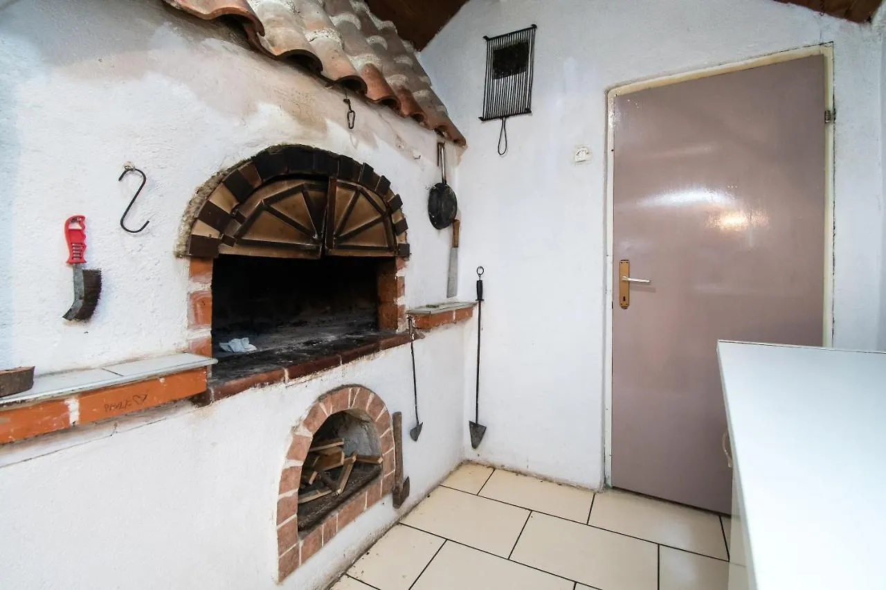 Apartment Ivan Vrsi Croatia